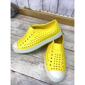 Country Club Chic Native Jefferson Big Kids Girls Yellow Slip on Water Shoes
